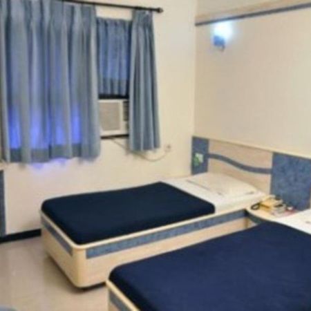 Hotel Everstar Rajkot Eksteriør billede