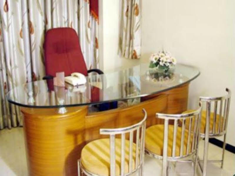 Hotel Everstar Rajkot Eksteriør billede